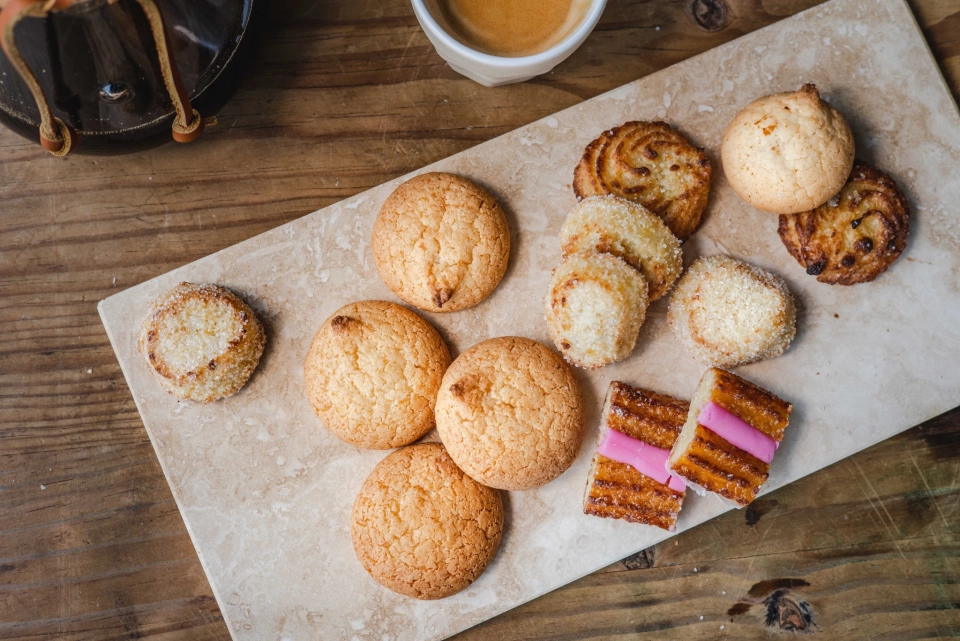 Almond cookies